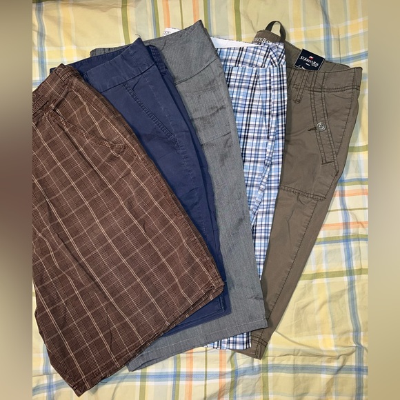 stjohn bay/nyc/spacegirly/mossimo/fadedglory Pants - Bundle of 5 Bermuda style woman size 18 ( 4 preowned & 1 NWT)